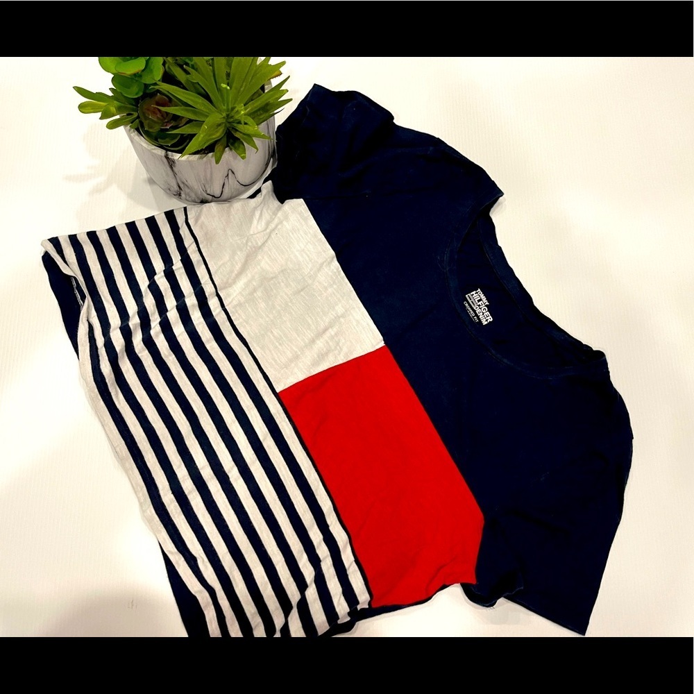 T46- Tommy Hilfiger Crop Top Size L in Navy & white